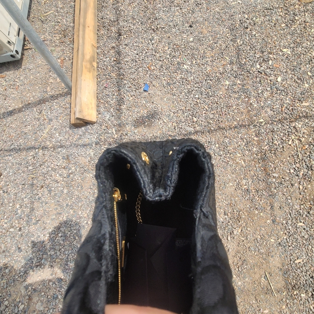 Prada Black Quilted Handbag - Picture 11 of 16